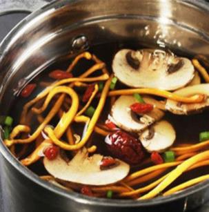 柳风堂万春 一料一锅，一味一春——火锅底料与空间美学的纯粹交响